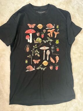 Mens Black Graphic Tee with Mushroom & Nature Print *THRIFT*